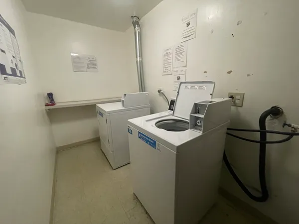 $1,300 | 2333 North Neva Avenue, Unit 306, Chicago, IL 60707