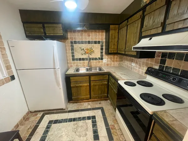 $1,300 | 2333 North Neva Avenue, Unit 306, Chicago, IL 60707