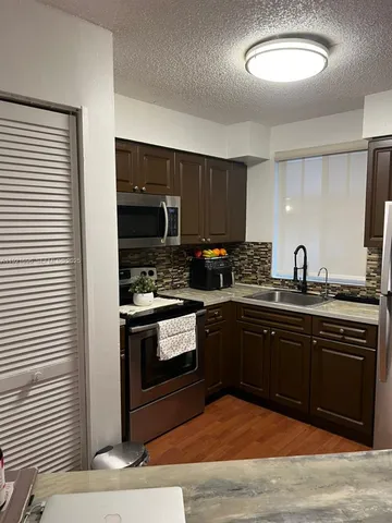 $2,200 | 6045 Northwest 186th Street, Unit 102, Hialeah, FL 33015