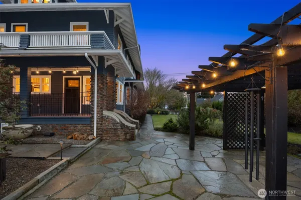 $1,800,000 | 312 Ave D, Snohomish, WA 98290