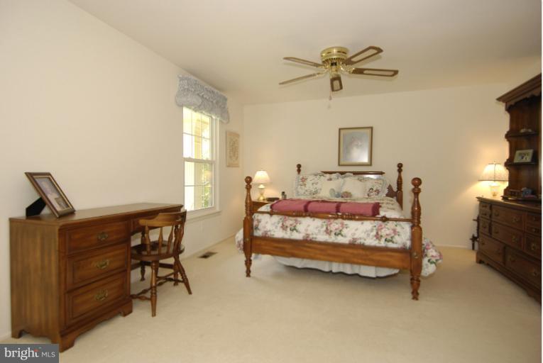10546 Reed's Landing Circle Burke, VA 22015 - Photo 22 of 30 Bedroom (Master)