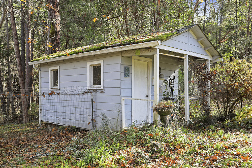 1775 East Fork Road Williams, OR 97544 - Photo 40 of 49 38