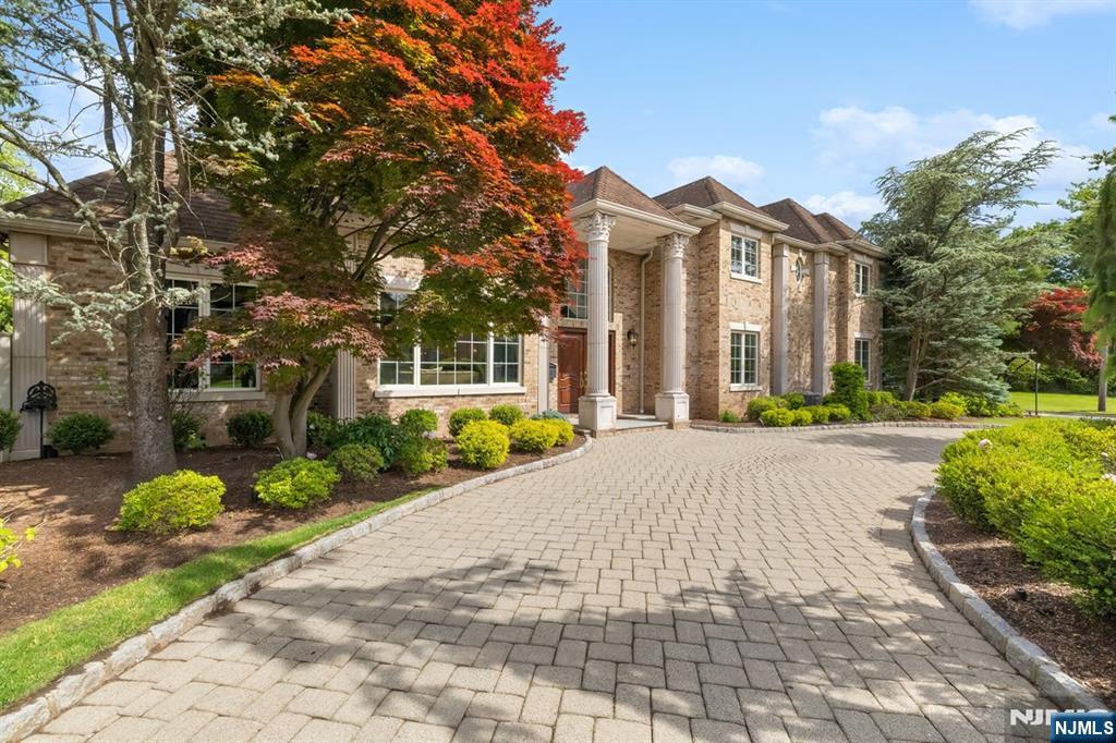 27 Roberts Road Englewood Cliffs, NJ 07632 - Photo 3 of 44