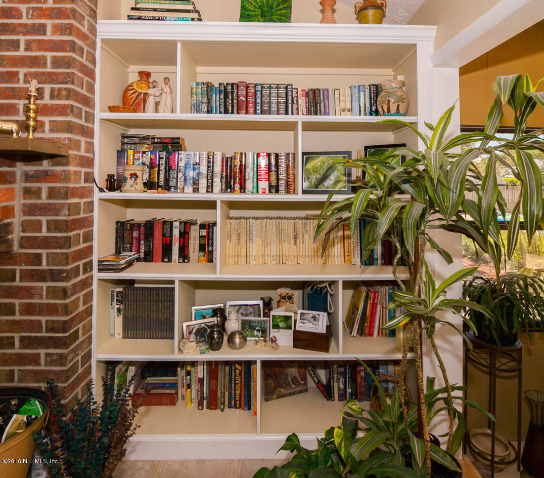 12594 Agatite Road Jacksonville, FL 32258 - Photo 15 of 49 a view of a book shelf with lots of books
