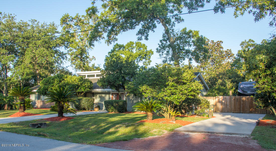 12594 Agatite Road Jacksonville, FL 32258 - Photo 3 of 49 a view of a yard with plants and trees