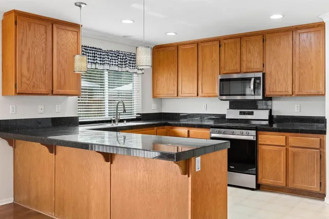 $3,450 | 237 Cedar Glen, Escondido, CA 92025