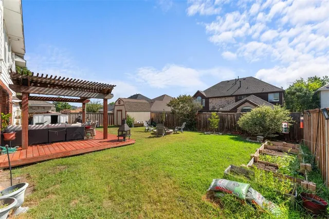 a view of outdoor space yard deck and patio