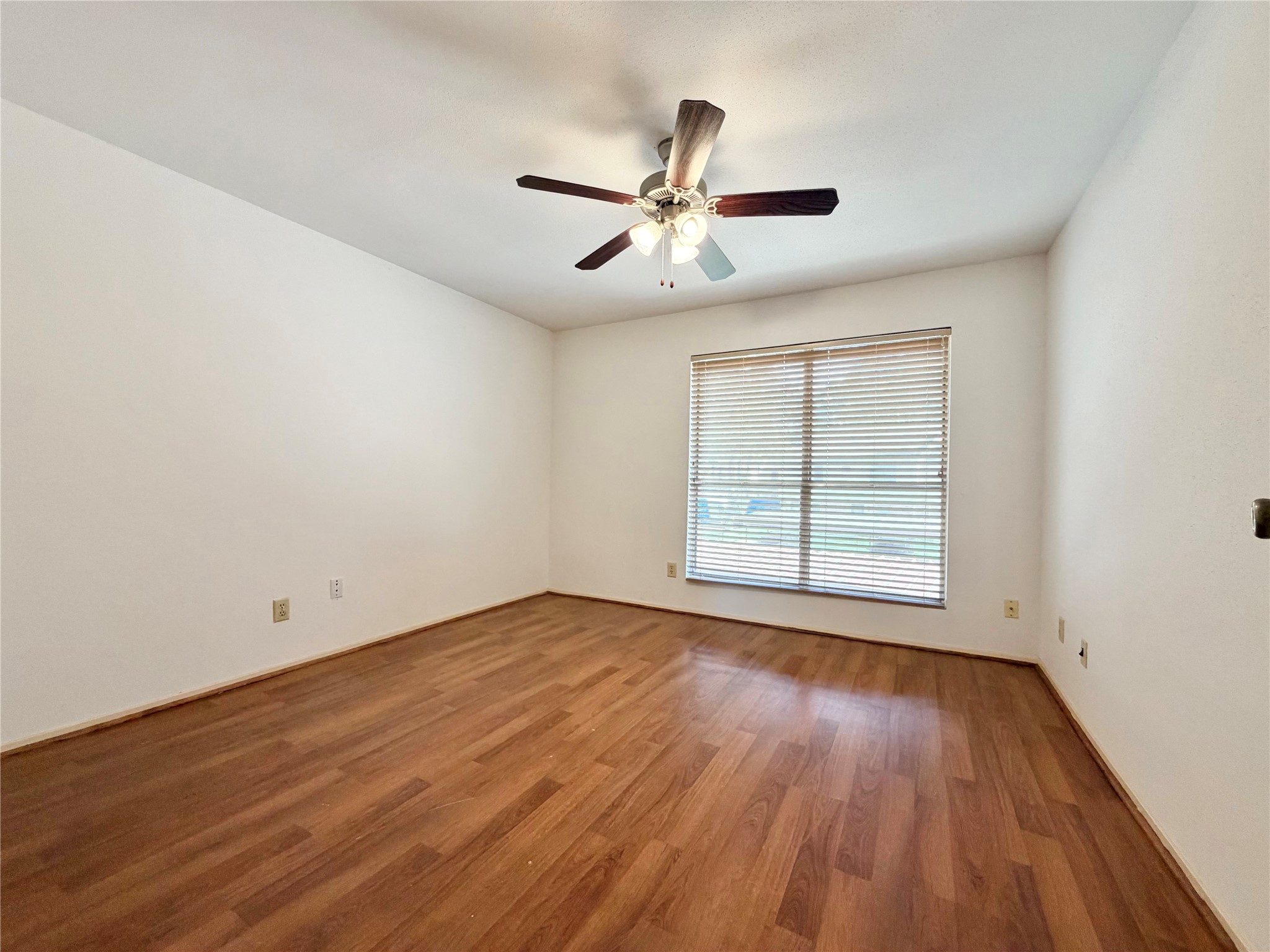 14555 Wunderlich Drive, Unit 2602 Houston, TX 77069 - Photo 21 of 30 Secondary bedroom