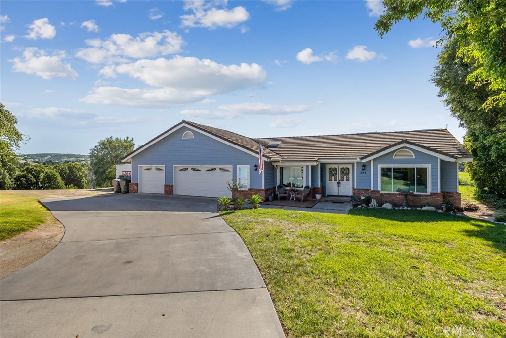 804 El Paisano Drive Fallbrook, CA 92028 - Photo 3 of 61