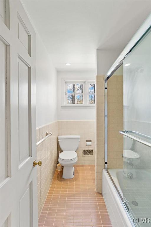 175 Beaumont Road Devon, PA 19333 - Photo 43 of 49 a bathroom with a sink a toilet and a large mirror