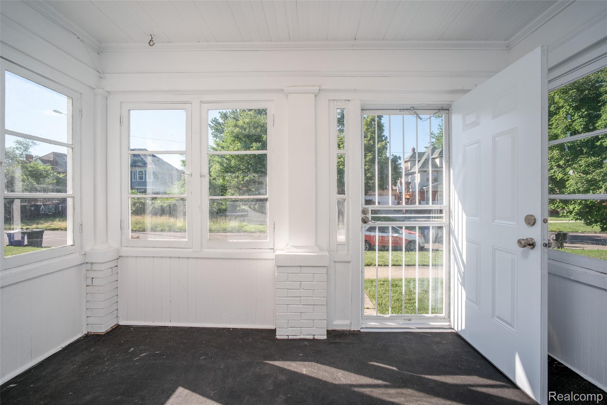 708 Webb Street Detroit, MI 48202 - Photo 12 of 32 12.jpg