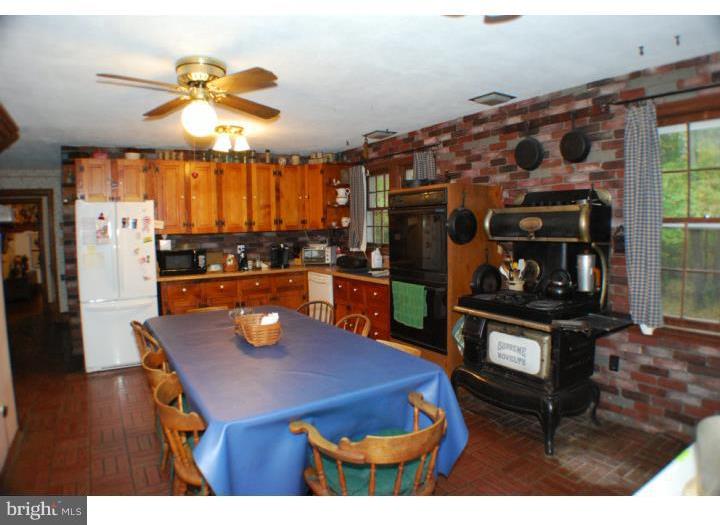 35 Barclay Road Line Lexington, PA 18932 - Photo 3 of 22 Kitchen