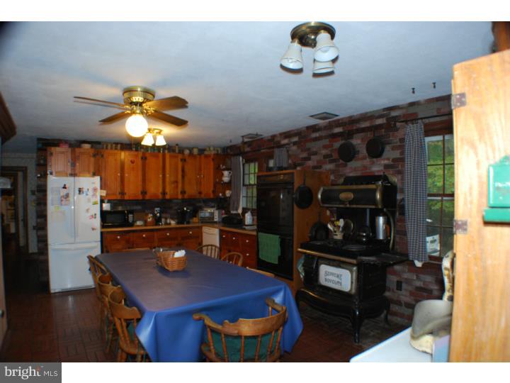 35 Barclay Road Line Lexington, PA 18932 - Photo 4 of 22 Kitchen
