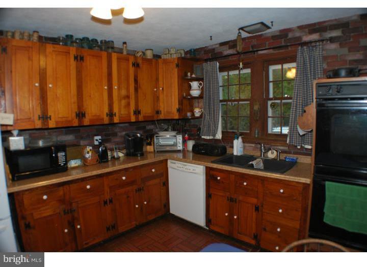35 Barclay Road Line Lexington, PA 18932 - Photo 5 of 22 Kitchen