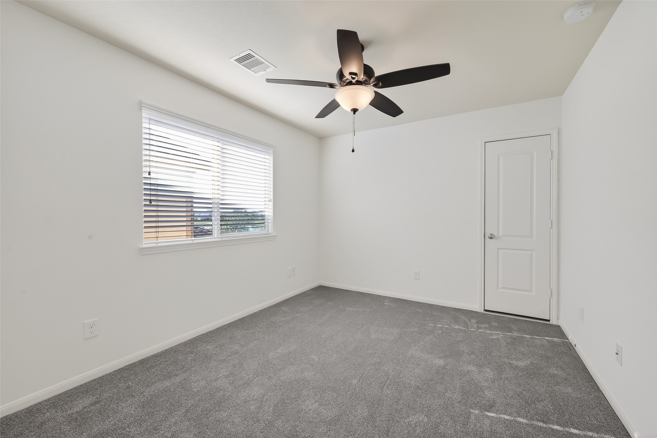 9151 Monarch Field Lane Cypress, TX 77433 - Photo 33 of 48 an empty room with a window and a fan