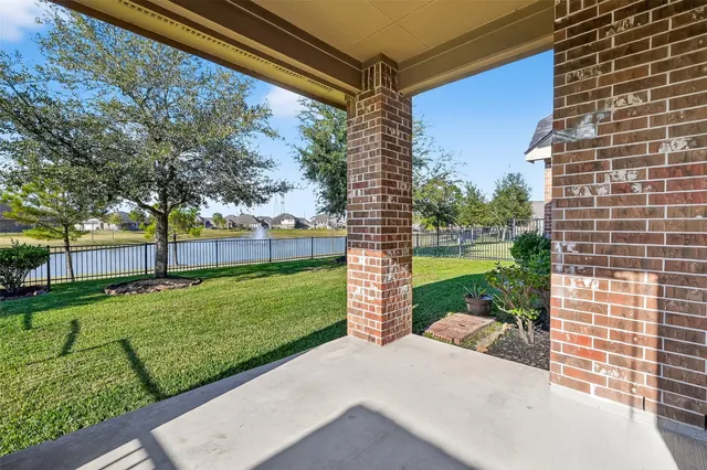 a view of a back yard of the house