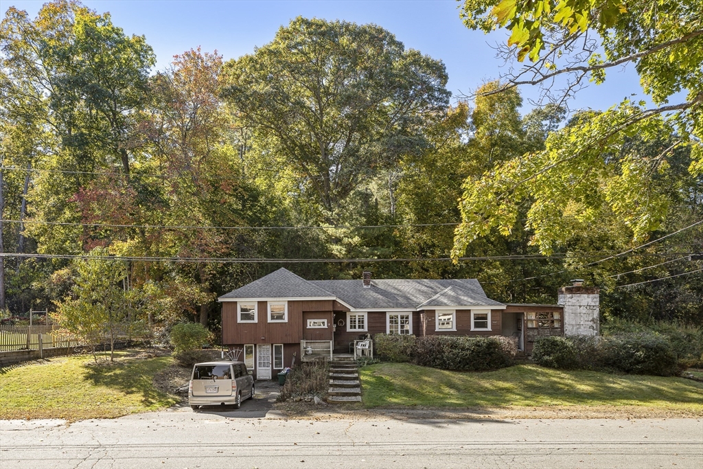 14 Masconomet Road Ipswich, MA 01938 - Photo 2 of 16