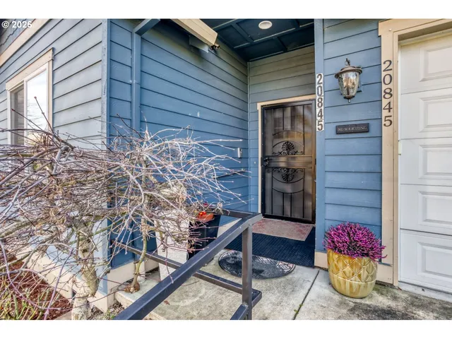 $725,000 | 20845 Southwest Eggert Way, Beaverton, OR 97078