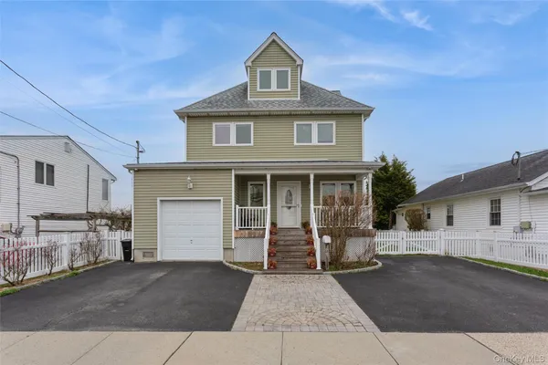 $849,999 | 271 Arthur Street, Freeport, NY 11520