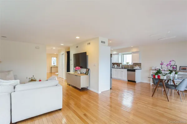 $849,999 | 271 Arthur Street, Freeport, NY 11520