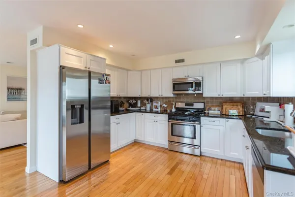 $849,999 | 271 Arthur Street, Freeport, NY 11520