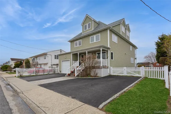 $849,999 | 271 Arthur Street, Freeport, NY 11520