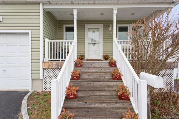 $849,999 | 271 Arthur Street, Freeport, NY 11520