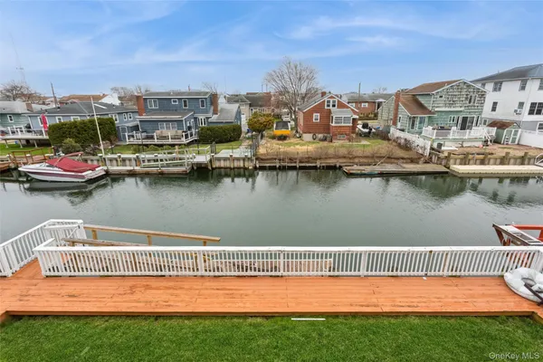 $849,999 | 271 Arthur Street, Freeport, NY 11520