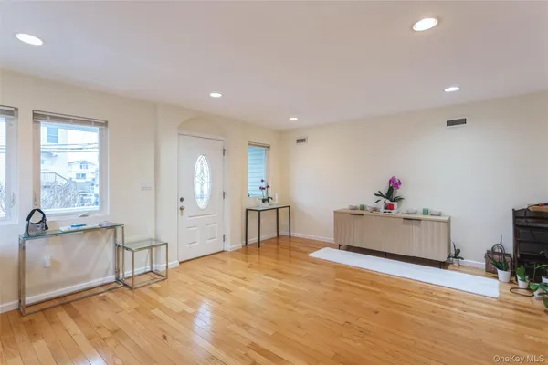 $849,999 | 271 Arthur Street, Freeport, NY 11520