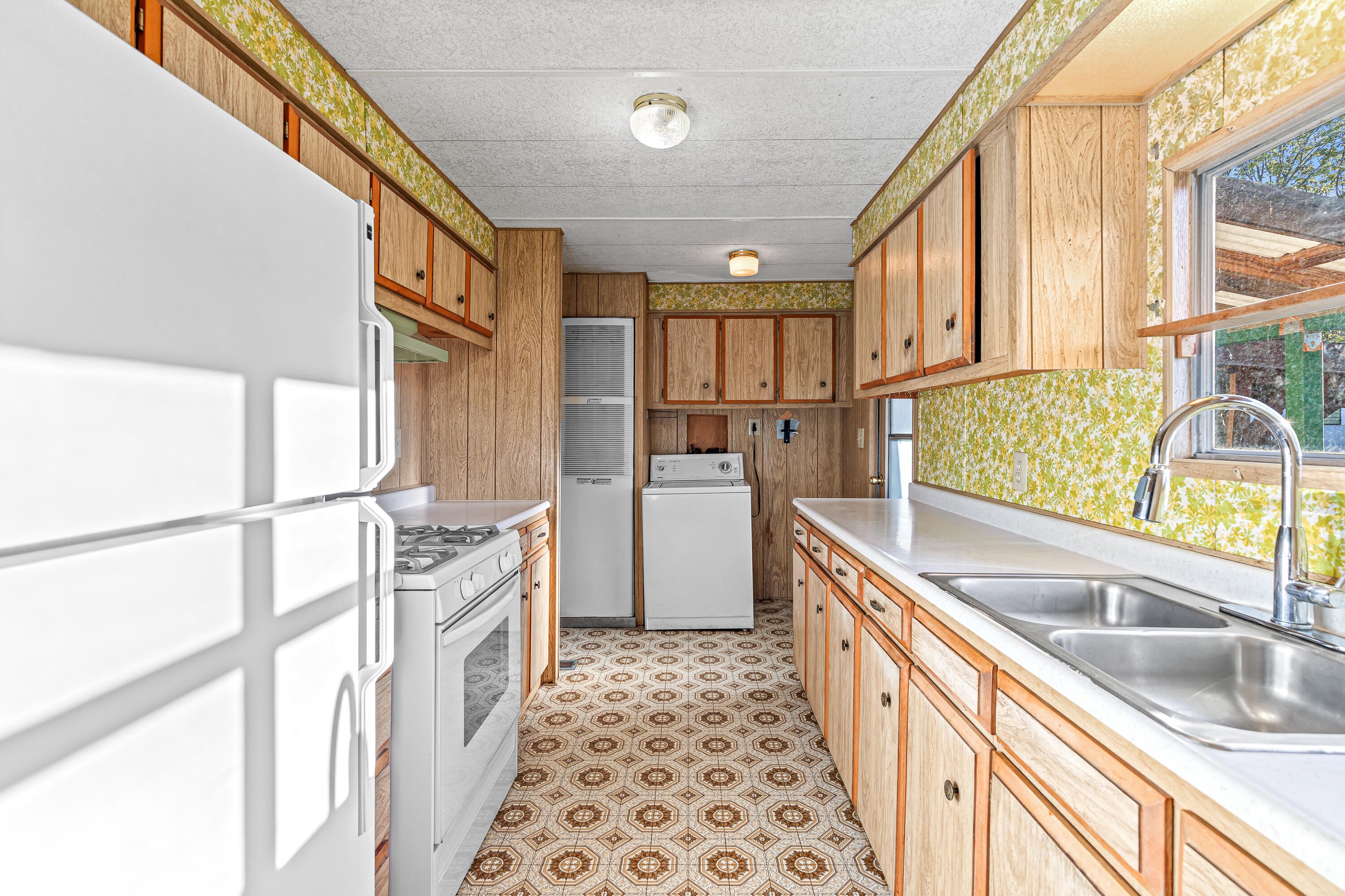421 Stevens Road, Unit 21 Eagle Point, OR 97524 - Photo 8 of 25 9R9A2478