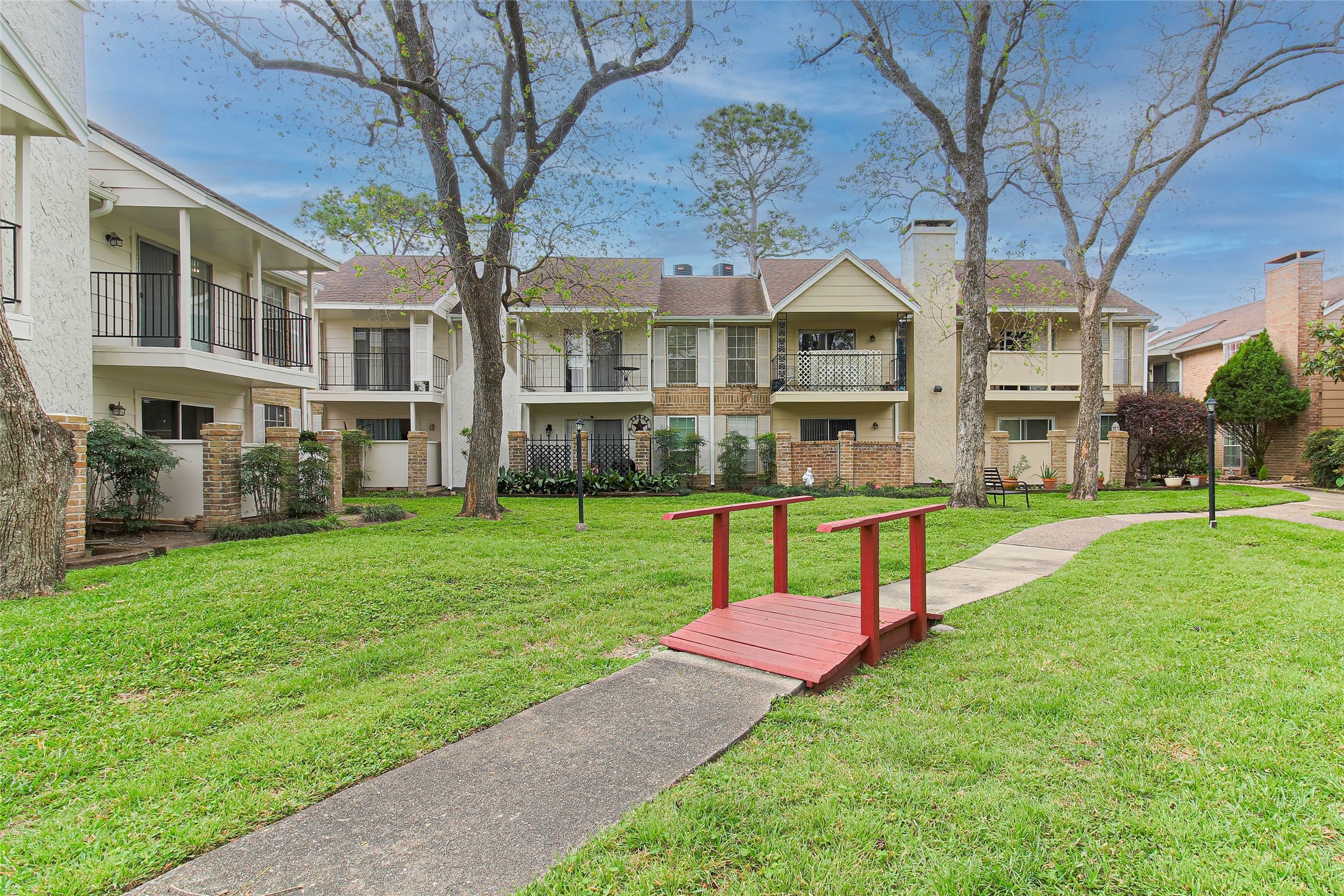2800 Jeanetta Street, Unit 2204 Houston, TX 77063 - Photo 2 of 35
