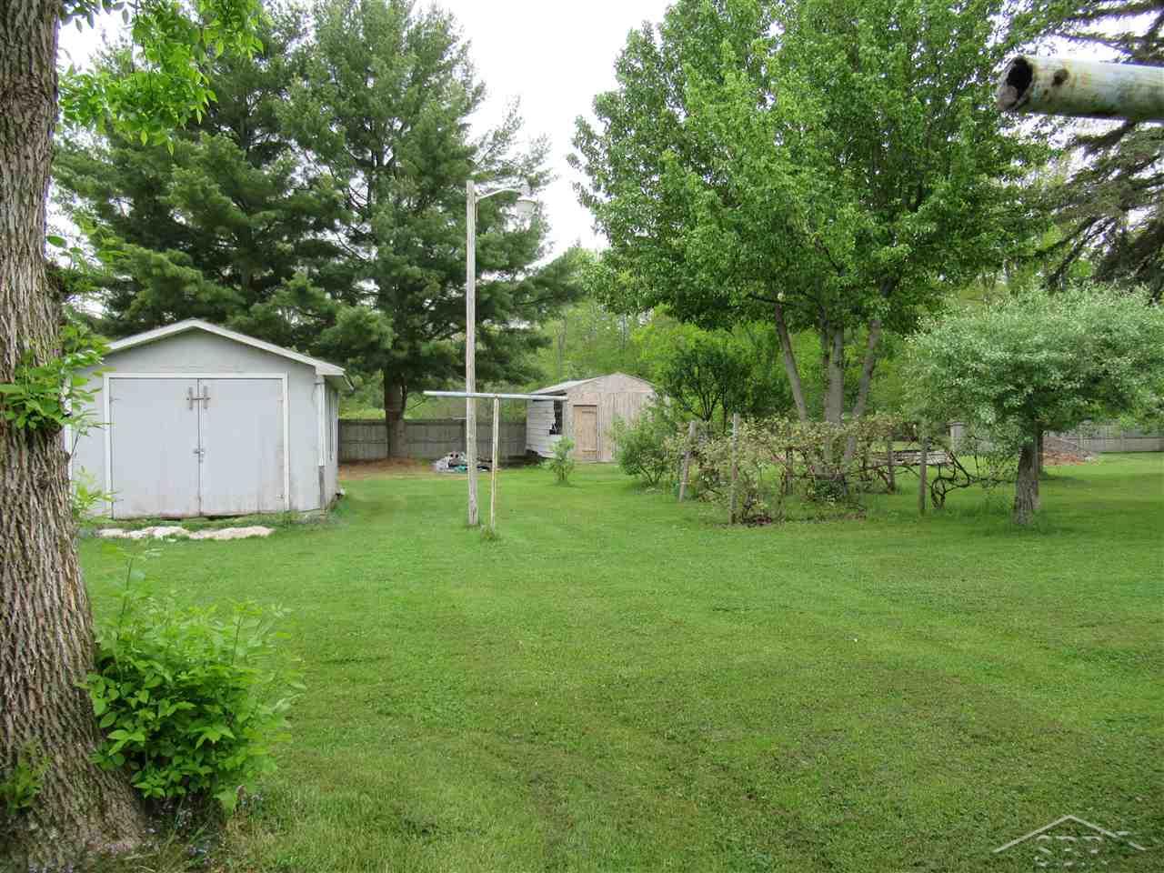 2702 East Pinconning Road Pinconning, MI 48650 - Photo 19 of 24 50042817-18.JPG