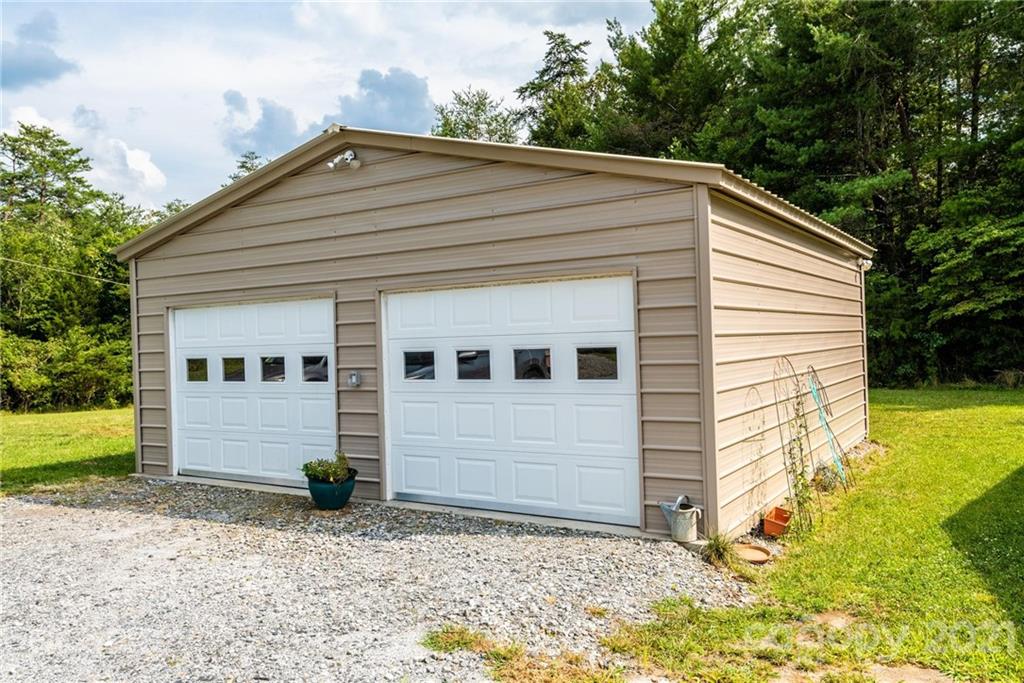 4073 Doe Ridge Place Lenoir, NC 28645 - Photo 4 of 47 Gallery Image 4