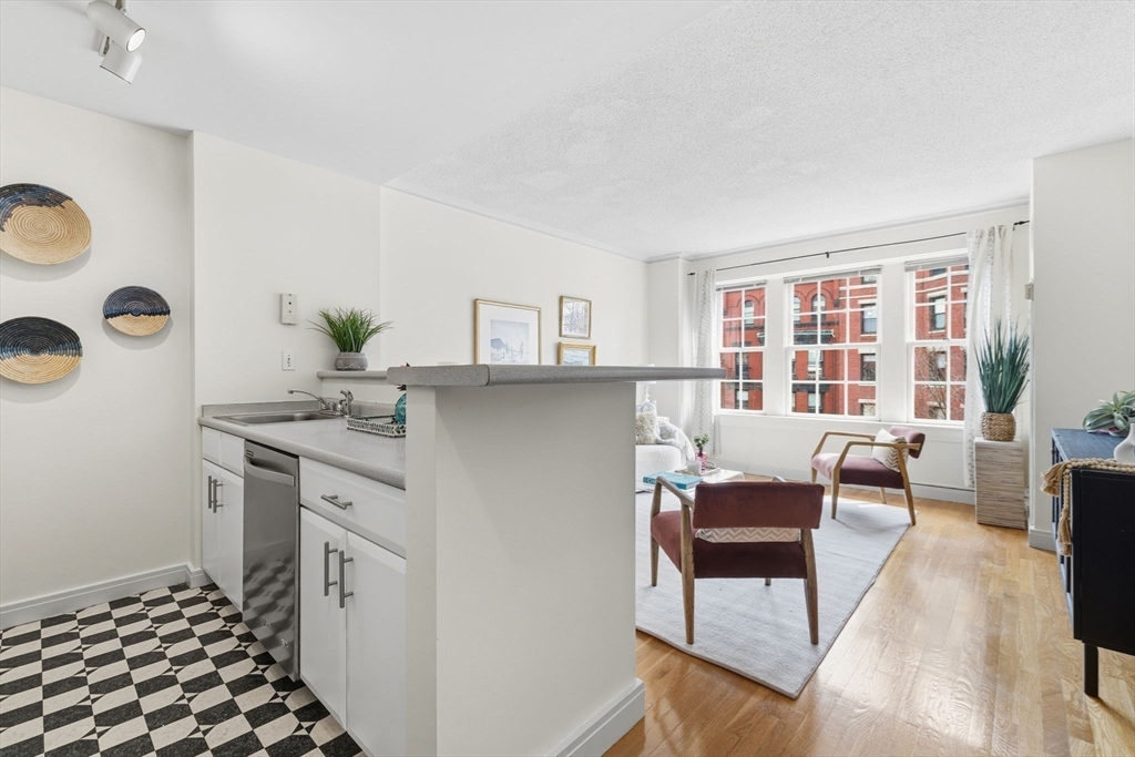 534 Beacon Street, Unit 403 Boston, MA 02215 - Photo 5 of 13