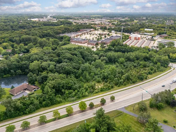 $250,000 | 21031 North Quentin Road, Barrington, IL 60010