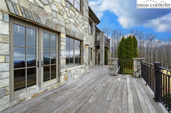 $16,750,000 | 733 Dogwood Lane, Lenoir, NC 28645