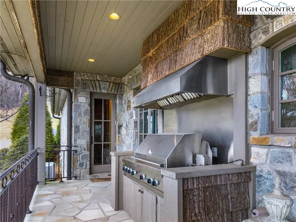 $16,750,000 | 733 Dogwood Lane, Lenoir, NC 28645