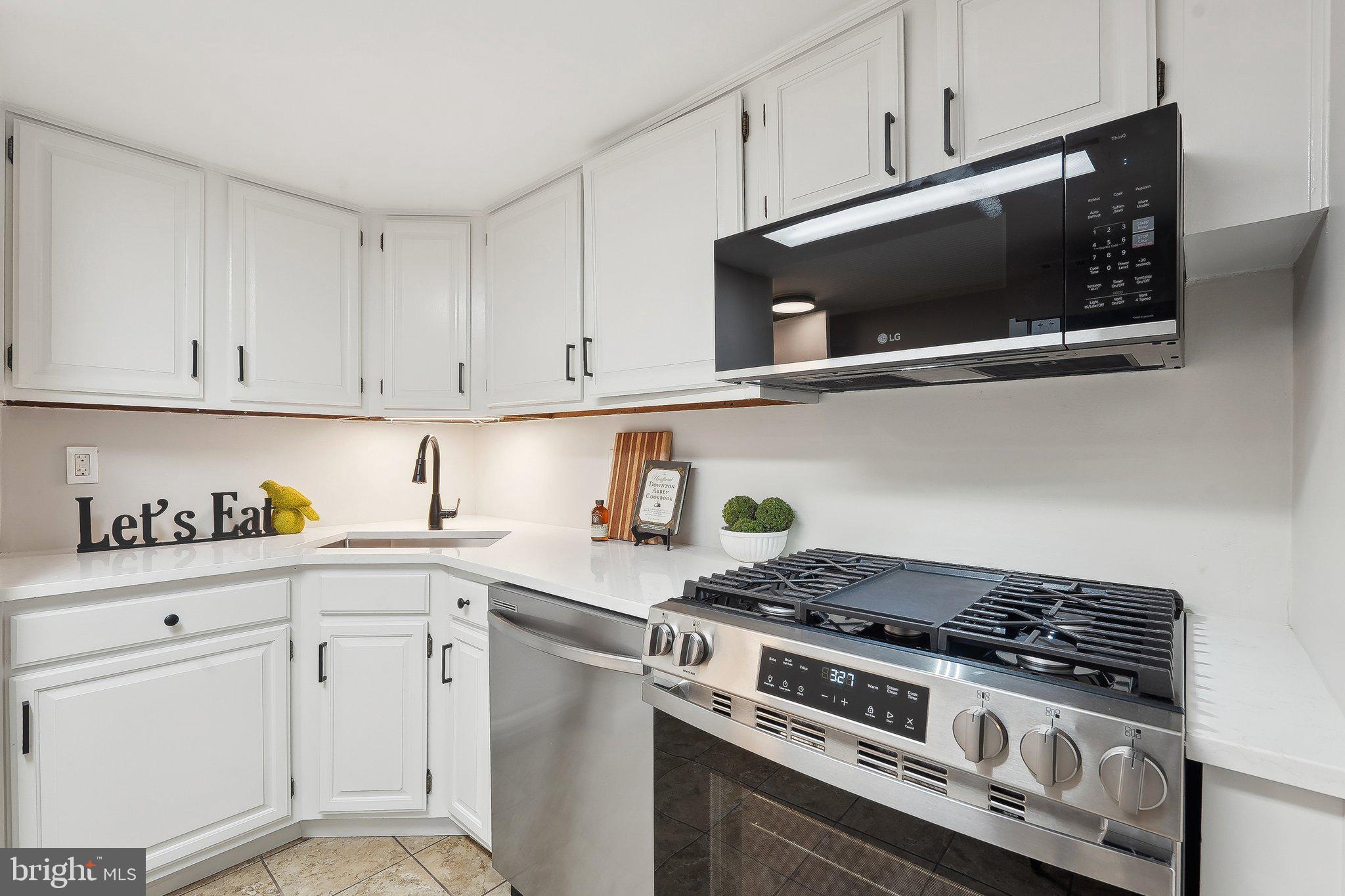 1531 Northgate Square, Unit 12B Reston, VA 20190 - Photo 14 of 34 a kitchen with granite countertop a stove and a microwave