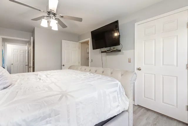 $1,950 | 22 Tyler Court, Unit A, Streamwood, IL 60107