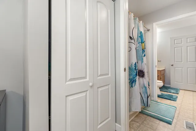 $1,950 | 22 Tyler Court, Unit A, Streamwood, IL 60107