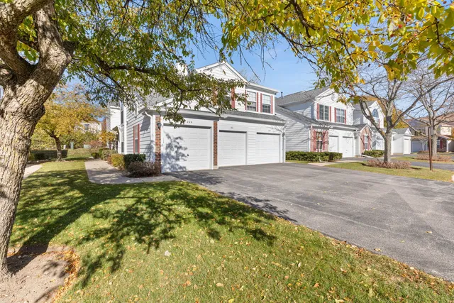 $1,950 | 22 Tyler Court, Unit A, Streamwood, IL 60107