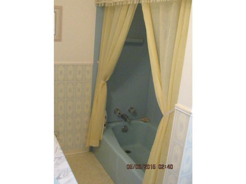 3303 Heights Road Aliquippa, PA 15001 - Photo 17 of 21 Full Bath.