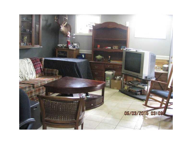3303 Heights Road Aliquippa, PA 15001 - Photo 19 of 21 Family Room.