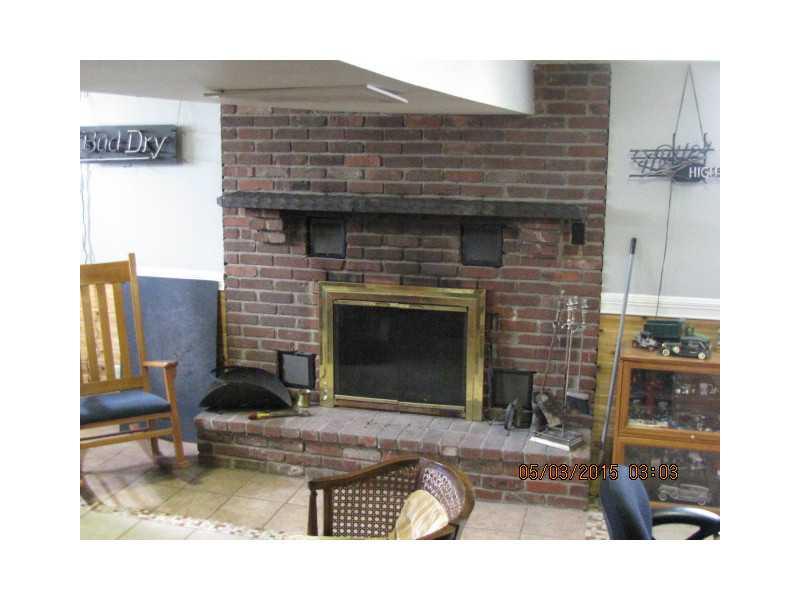 3303 Heights Road Aliquippa, PA 15001 - Photo 20 of 21 Family Room.