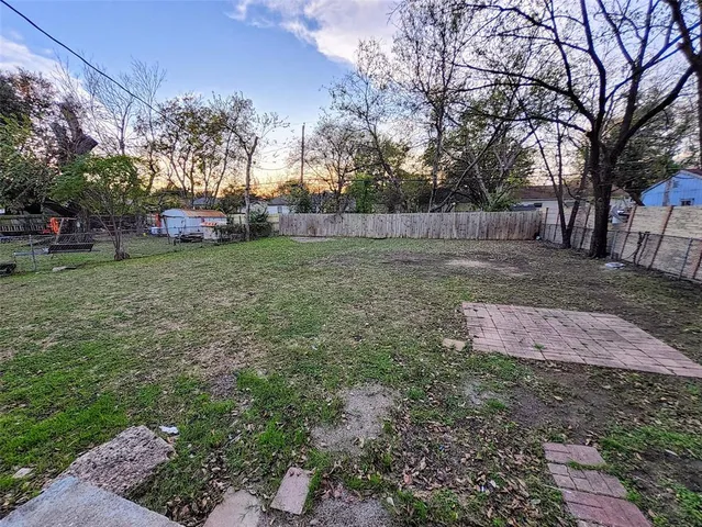 a view of a yard with a house and a tree