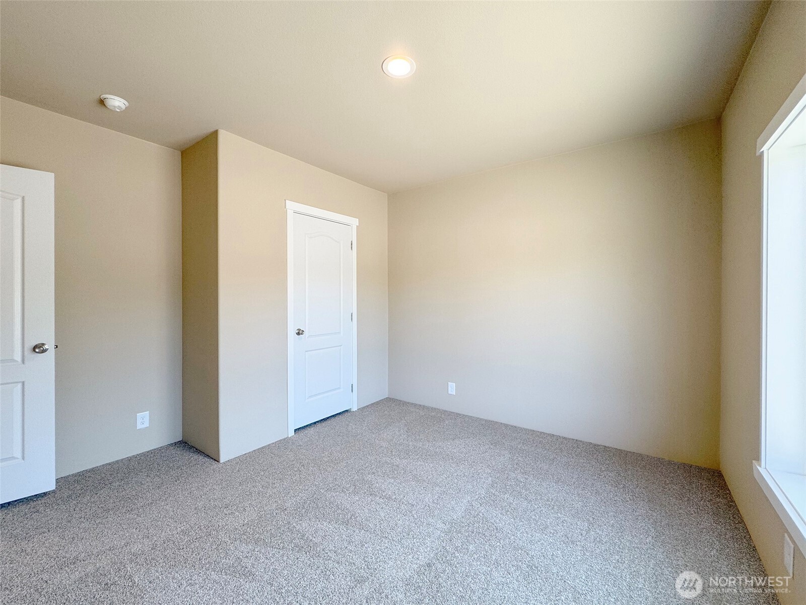 41 Butterfly Lane Pacific Beach, WA 98571 - Photo 29 of 37 an empty room with closet area