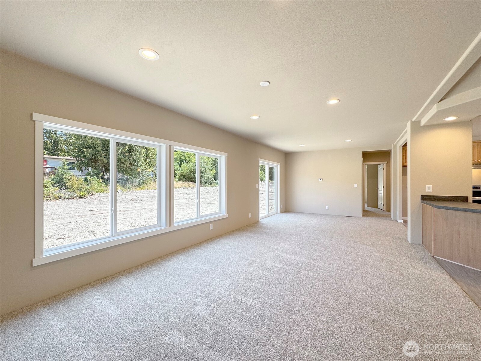 41 Butterfly Lane Pacific Beach, WA 98571 - Photo 4 of 37 a view of a livingroom with a workspace