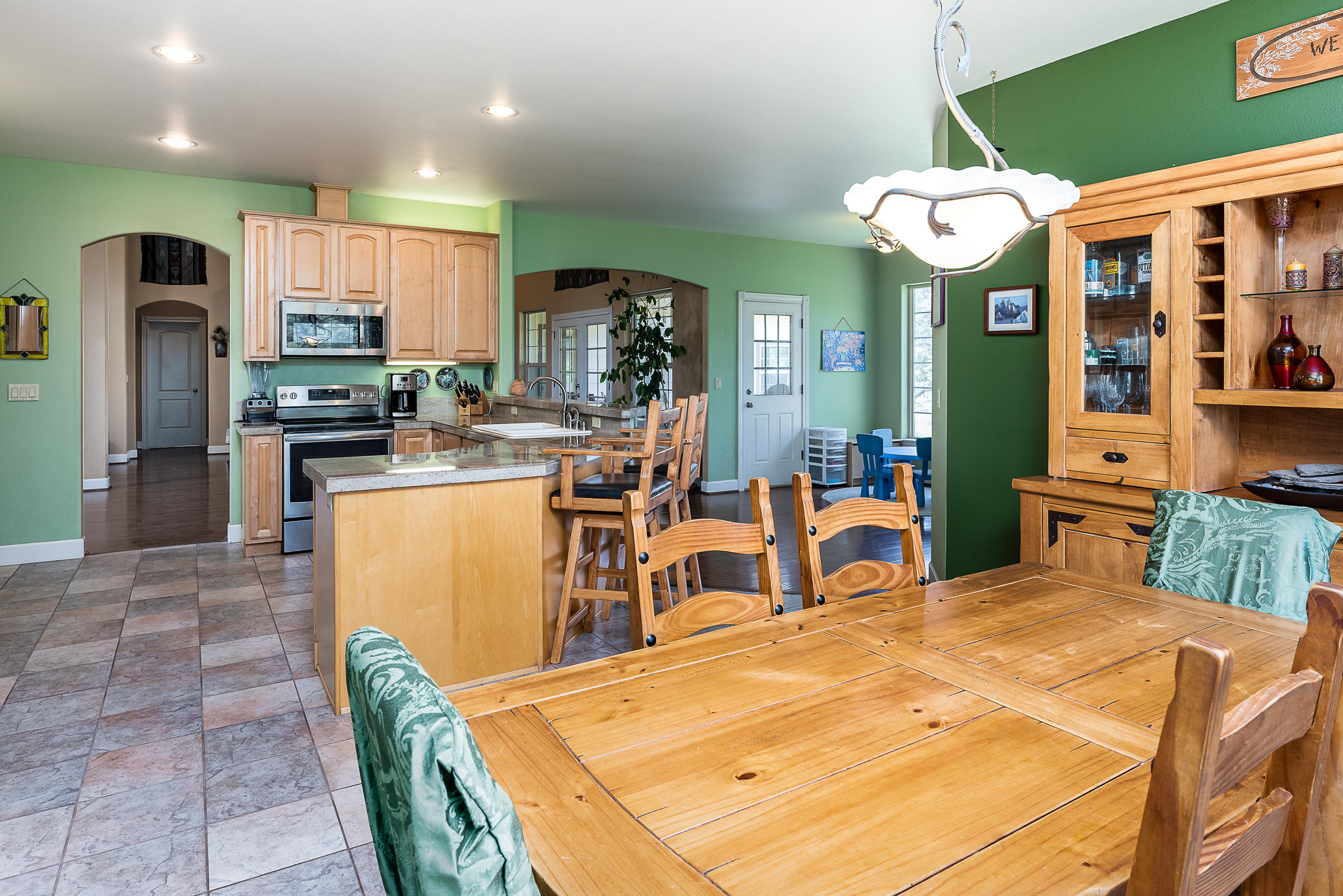17730 Mountain View Road Sisters, OR 97759 - Photo 7 of 31 8