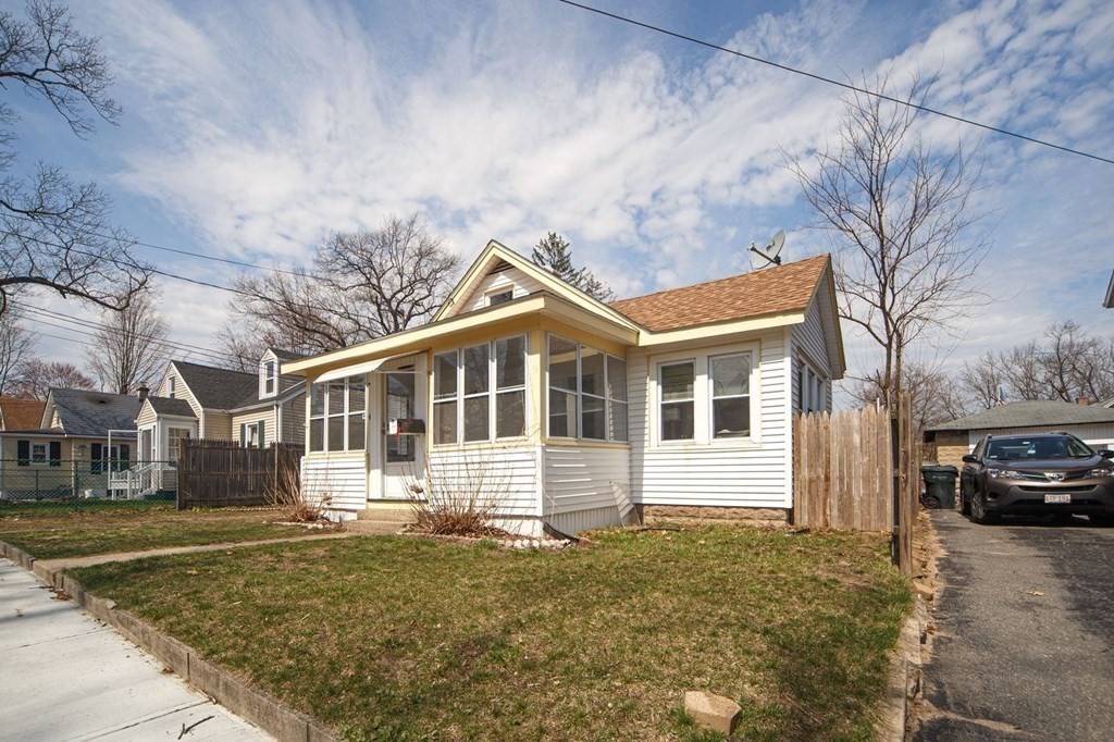 44 Ina Street Springfield, MA 01109 - Photo 2 of 34 Gallery Image 2