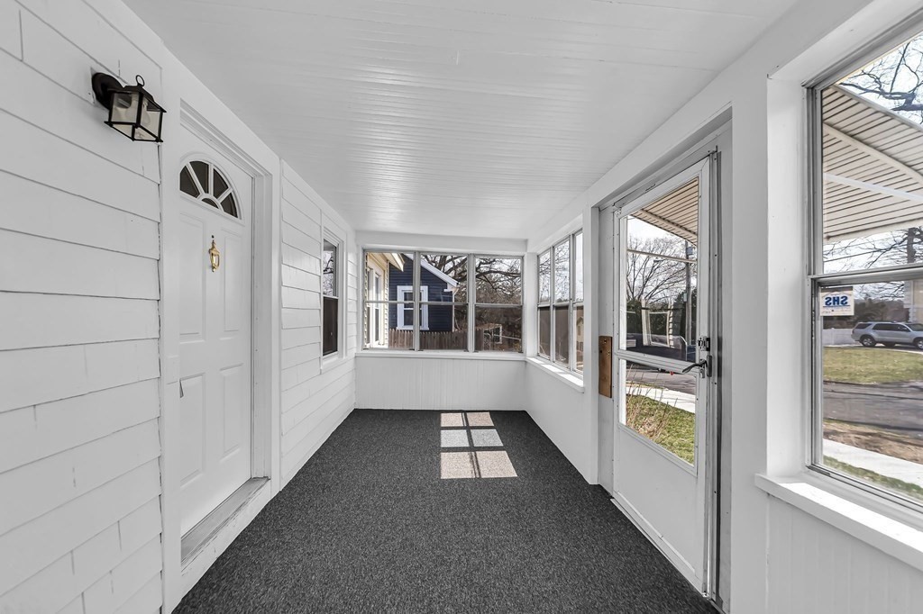 44 Ina Street Springfield, MA 01109 - Photo 3 of 34 Gallery Image 3